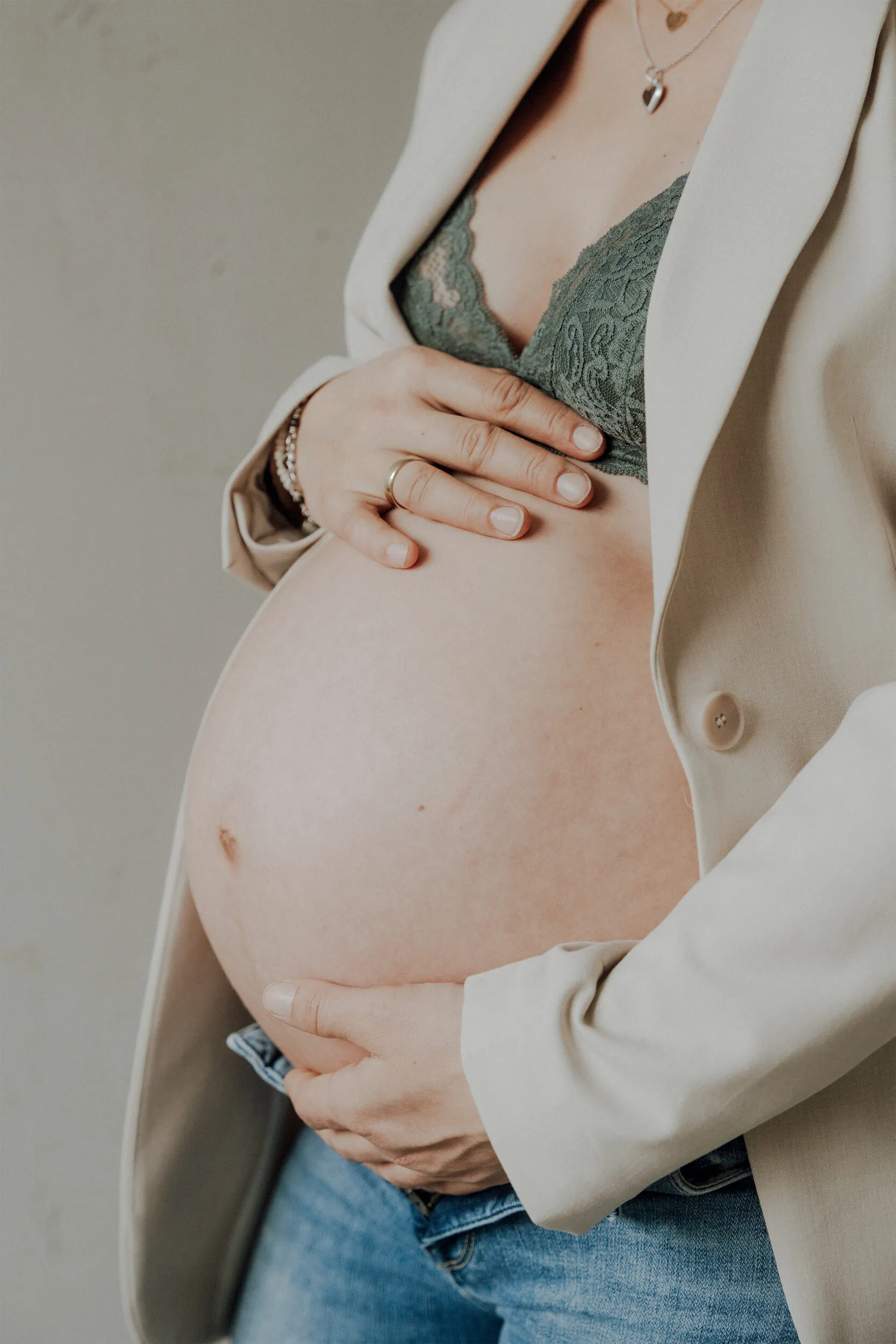 Babybauchshooting, nürnberg, Schwangerschaftsfotos, hebamme, fürth, erlangen, bamberg, forchheim, Franken, Bayern, Babybauch, Schwanger, Babybelly, Klinik Haller Wiese, Geburtshaus Nürnberg, Nuernberger Nest, Hebammenhaus Nürnberg, die Familienbande, Geburtshaus Erlangen, Babyone, Babykochs, babywalz, frei Raum, Hebammen in Johannis, Frauenärzte Nürnberg Nord, Frauenarztpraxis Dr. med. Katrin Hüber, Dr. Monika Schwab, Frauenarztpraxis Nürnberg, Geburtshaus Forchheim, Geburtsvorbereitungskurs Nürnberg, Geburtsvorbereitungskurs Franken, Babybauchfotos, fotos in der Schwangerschaft,