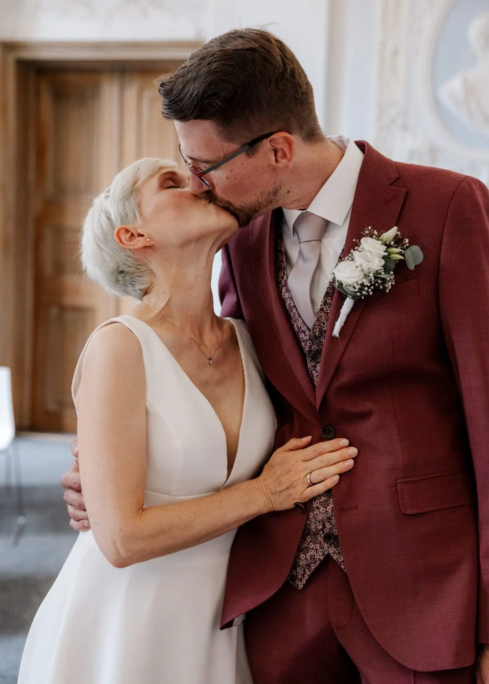 Hochzeitskuss nach der Trauung in Erlangen