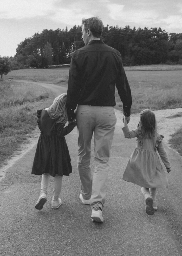 Papa und Töchter beim Familienshooting in Erlangen