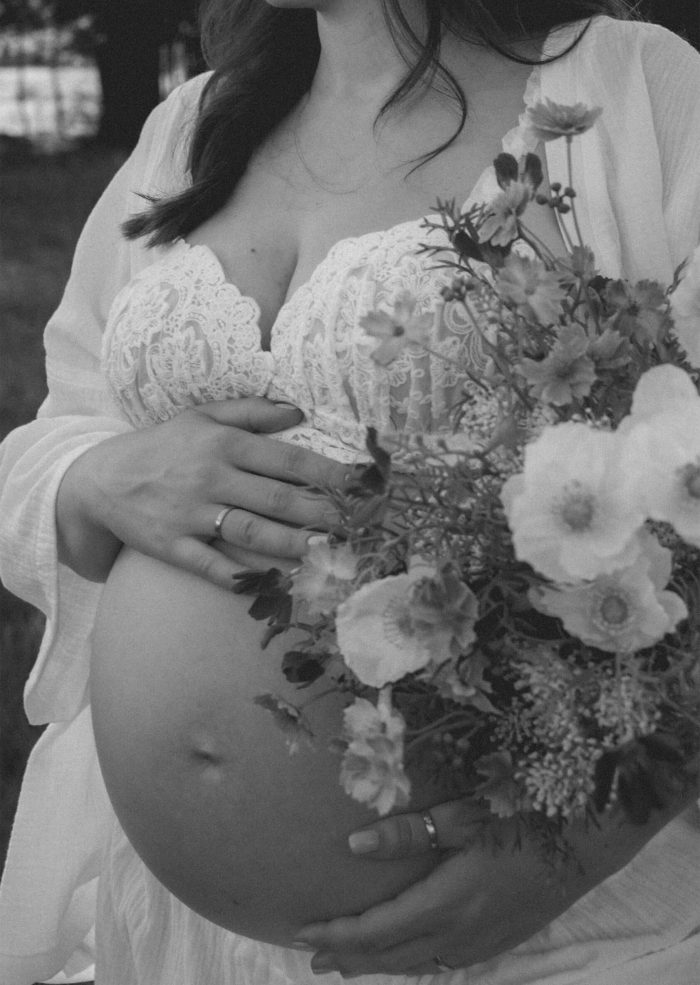 Ruhige Schwangerschaftsfotos bei einem Babybauchshooting in Nürnberg und Umgebung