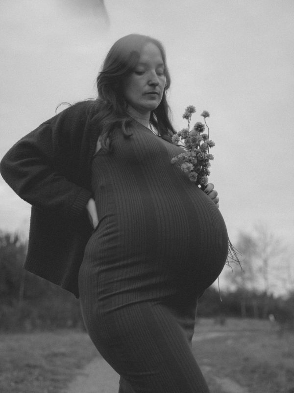 werdende Mama outdoor fotografiert